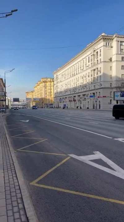 Chinese President Xi Jinping's motorcade on its way to the Kremlin for meetings and Ukraine peace proposal negotiations with Vladimir Putin