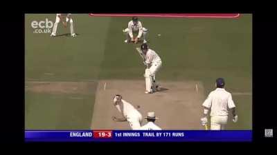 Vintage McGrath knocking over the top order at Lords in the 2005 Ashes. (5/53)