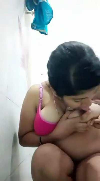 🔥🥰Horny desi Bhabhi showing her huge milky boobs and playing with them [must watch] [link in comment] 💦🔞