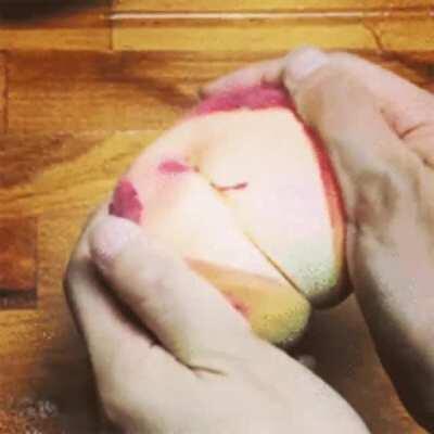 Peeling a peach in one go