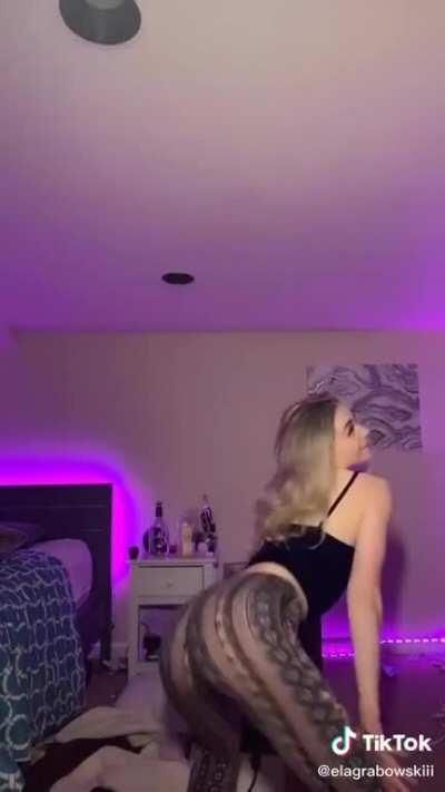 Shaking her ass