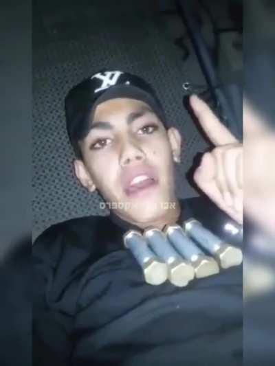 В следующий раз, когда вам скажут, что Израиль «убивает палестинских детей», вспомните прилагаемые видео и фото «мальчика», то есть 15-летнего оперативника Вассима Джарадата, который был убит этим вечером. Он был боевиком военного крыла «Исламского джихад