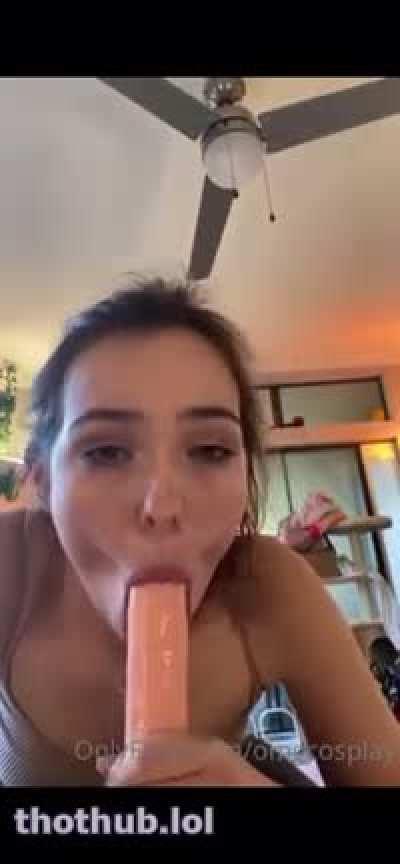 Maggie Cosplay Dildo sucking