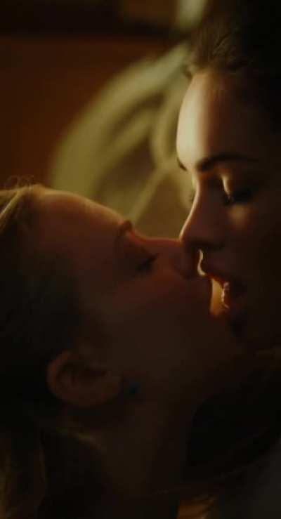 Megan Fox and Amanda Seyfried Extremely Hot Kissing Scene