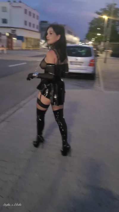 sophie_x_elodie collared, leashed and shiny outside