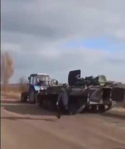 Ukrainian gypsies stole Russian tank, how is this even possible?