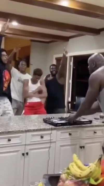 Shaq and the fam bumpin Brick