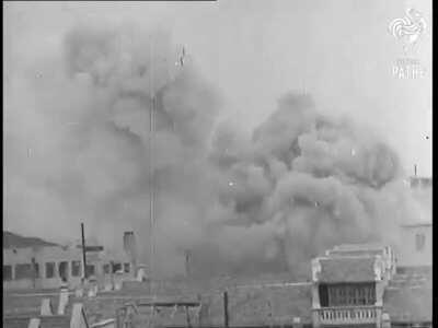 Final street to street fighting in Shanghai, China in 1937. British Páthe.