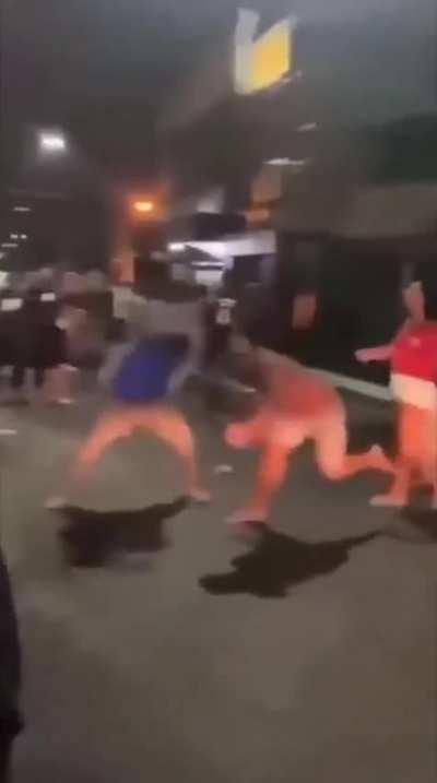Man Knows How to Effectively Kick in a Street Fight