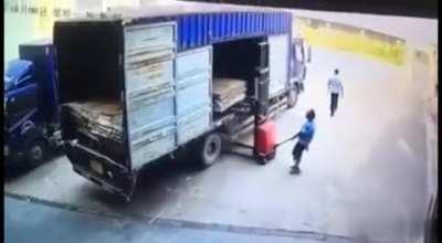 Pallet stacker falls onto Chinese worker and kills him