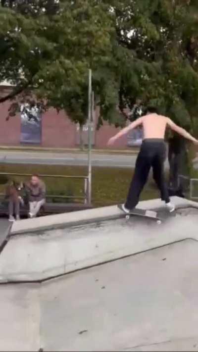 Skateboarders never disappoint 