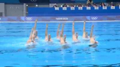 Gold medal routine by ROC artistic swimming team at the Olympic Games