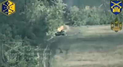 Ukrainian FPV drone flies into the hatch of a Russian T-90M 