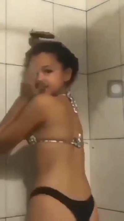 Eu quero nudes dessa gostosa quem tiver manda