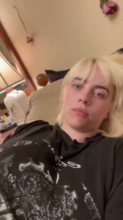 Billie Eilish boob bounce