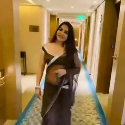 Tanu Vidyarthi walking out from her hotel room