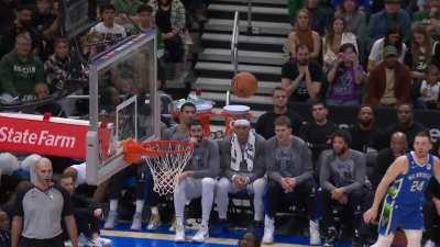 [Highlight] The Orlando Magic bench look absolutely distraught after Giannis makes a fadeaway jumper