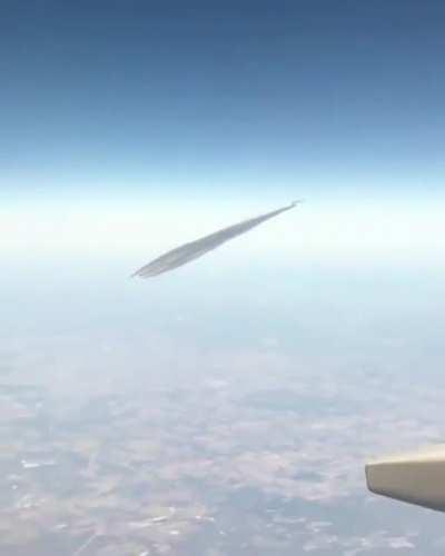 Contrail of a plane seen from another