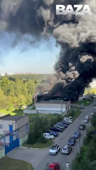 A multi-level parking lot is on fire in Odintsovo near Moscow. It is known that two were trapped and at least 20 cars were burned. Another potential arson attack.