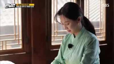 Elegant Ji Hyo gives us just a brief moment of tranquility amid the chaos of the last episode