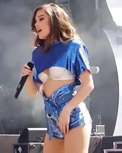 Hailee Steinfeld