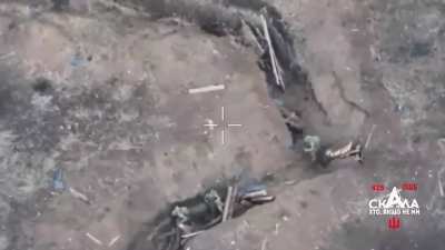 Drone footage of an attacking Ukrainian M2A2 Bradley, later deploying infantry soldiers to storm a Russian position in the Pokrovsk area. Donetsk Oblast. 