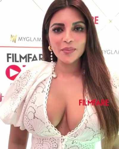 Shama Sikander Deep Cleavage