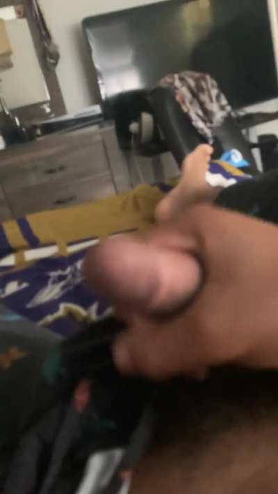 Come bounce that fat ass on this 19 year old dick🍆🍆