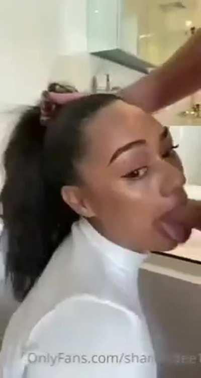 Amateur Babe Blowjob Deepthroat