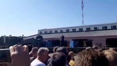 WCGW when the dictator decided to speak at a large Minsk plant (workers shouting 