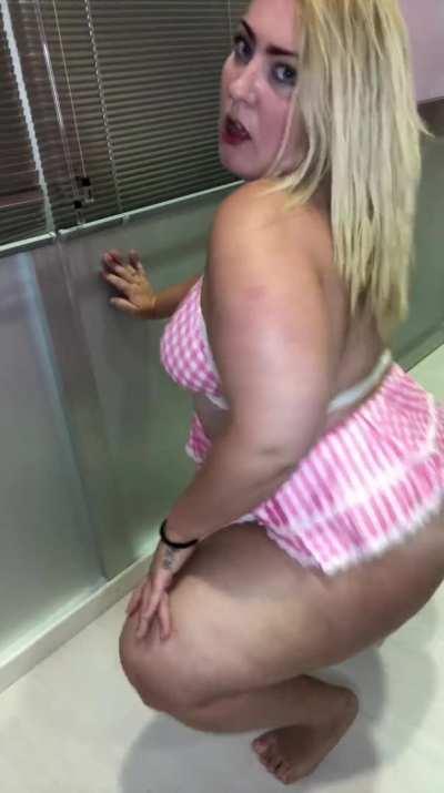 (BBW) Is that ass worth banging ? Free page