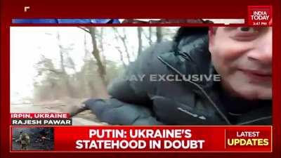 India Today Reporter with Ukrainian soldiers gets caught in the middle of shelling and gunshots in Irpin near Kiev