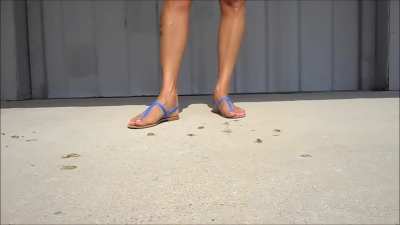 Crushing sandal flat thong bugs