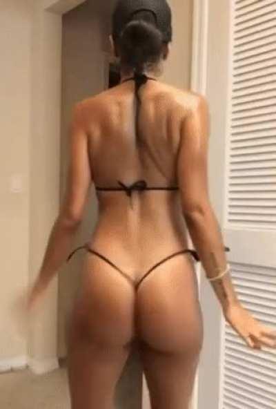 Thong twerk 😍