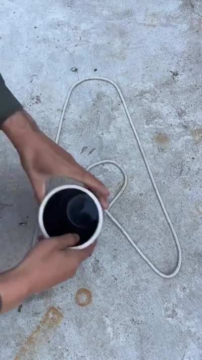 A knot that allows you to carry obejcts with a rope