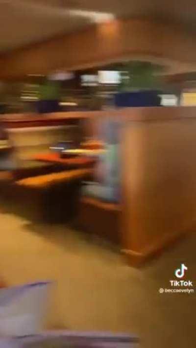 Girl Screams in a Red Lobster for a TikTok