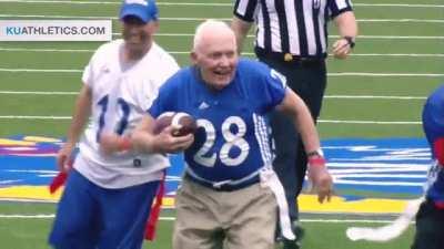 93 year old WWII veteran that played football for Kansas University in 1948 got a chance to score a touchdown on that field one last time.