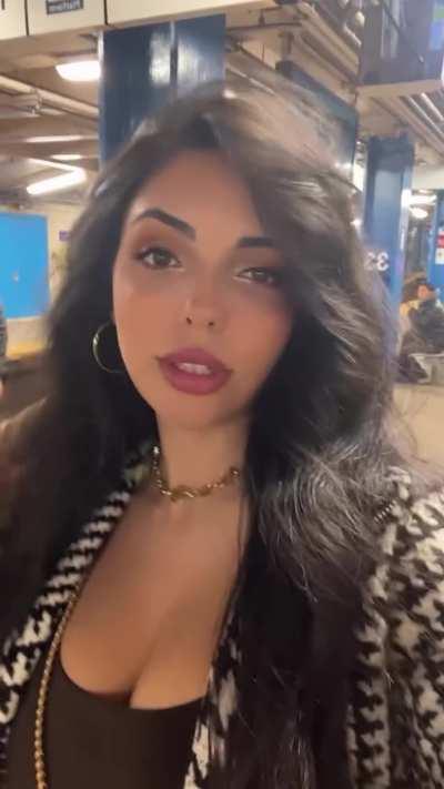 Tits at the Subway (video)