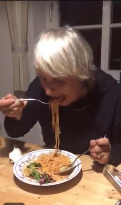 This is the correct way to eat spaghetti.