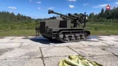 Footage of the Klever 122 mm unmanned self-propelled gun, which is the D-30 howitzer on the MTS-15 tracked chassis.