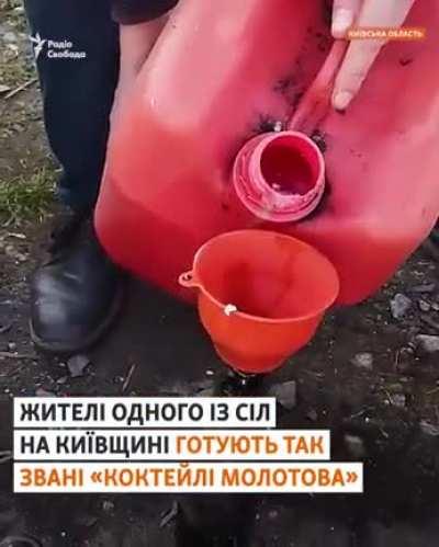 Production of Molotov cocktails for use against the Russians today. They’re mixing in styrofoam to get a substance similar to napalm. 🇺🇦💪