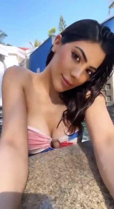 Iss nikki tamboli ki saari nangi video cleavage waali link description m h bralesswaali bhi