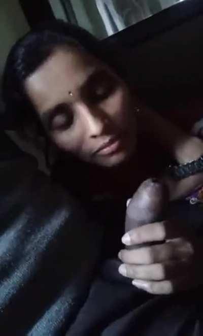 EXTREMELY HORNY BHABHI GIVING BLOWJOB TO HER DEVAR[LINK IN COMMENT]💦