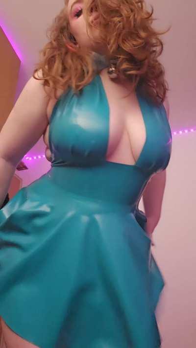 Does Onlythicc like big girls in latex?