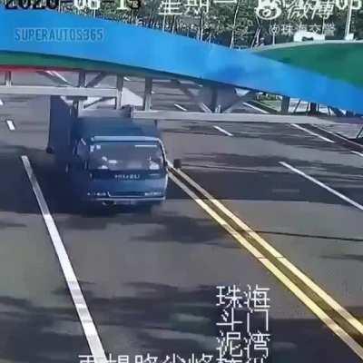 Wcgw while speeding and ignoring the pack of space above