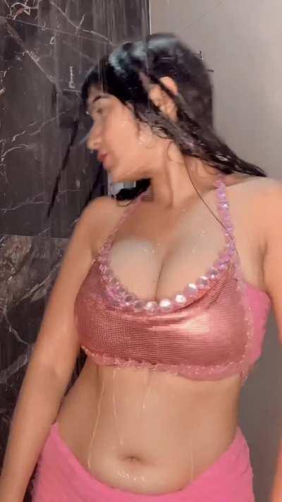 Hot Girl in Shower gif video ✊💦 😍