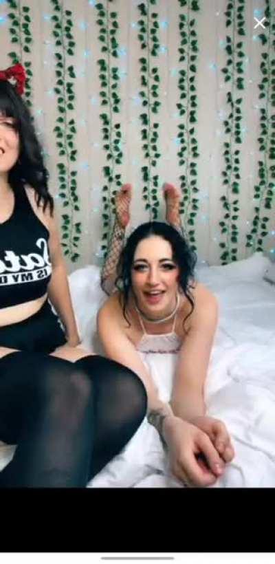 Tiktok Girls show their feet on Live PT2