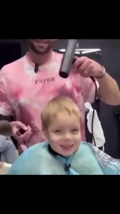 Child fears the man with the mighty clippers 