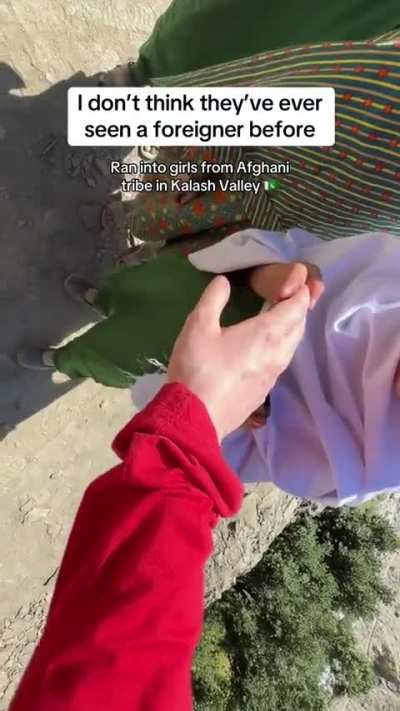 Pakistani girls from kalash valley meet a foreigner for the first time.