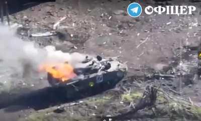 Ukrainian kamikaze drone destroys a Russian BMP-3 in Novoprokopivka, November 2023 (at 47.41711, 35.84153)